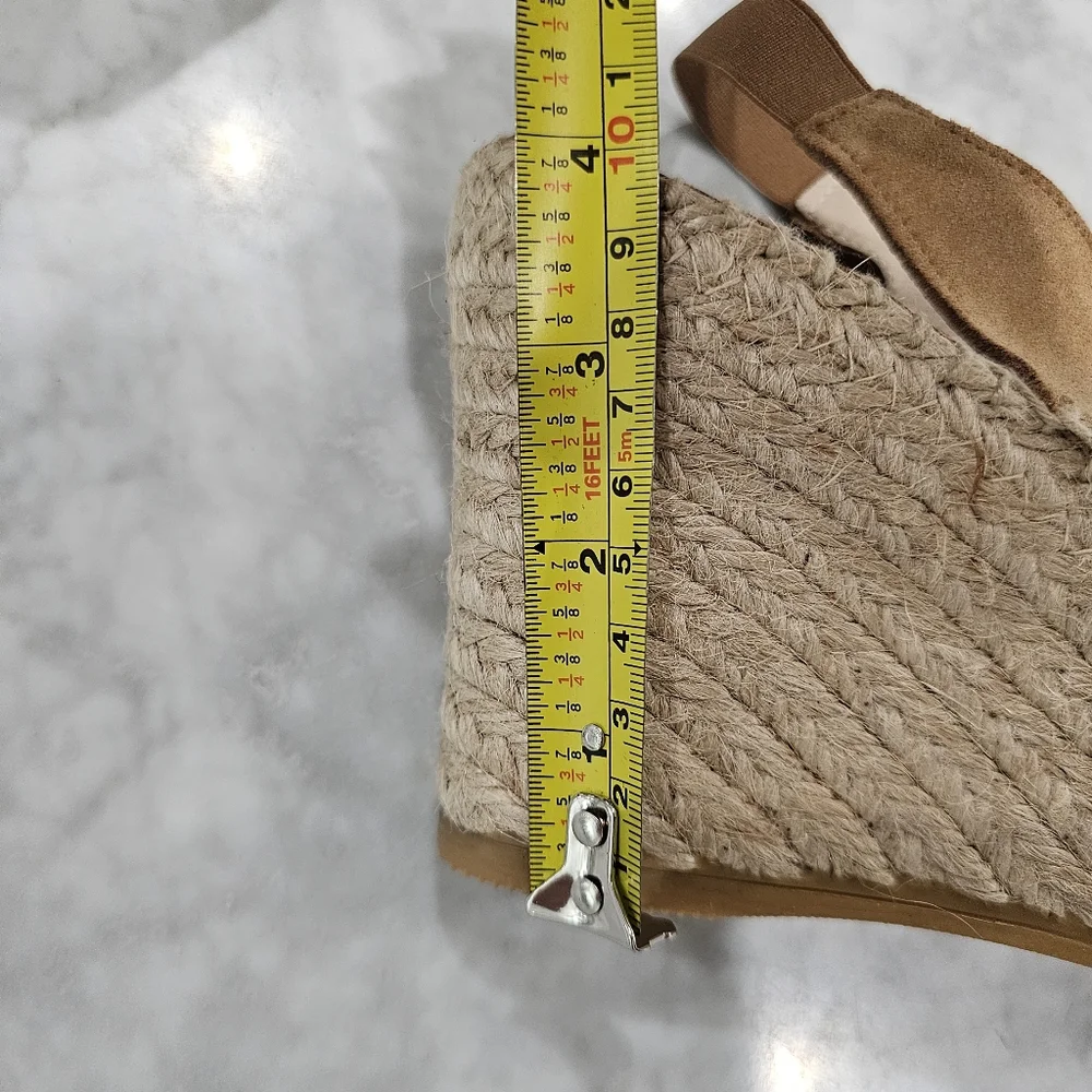 NWOB Andre‎ Assous Suede Camel Espadrille Wedge Sandals size 10